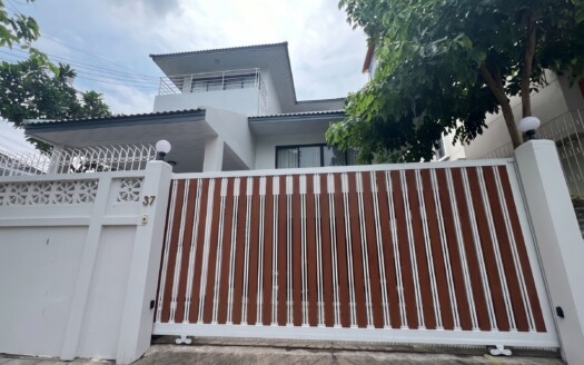 Cozy Single House in the Heart of Sathorn