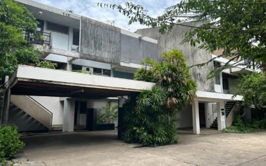 Private Garden View Duplex Office